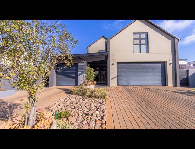 5 BEDROOM FREEHOLD FOR SALE IN MIDSTREAM HEIGHTS